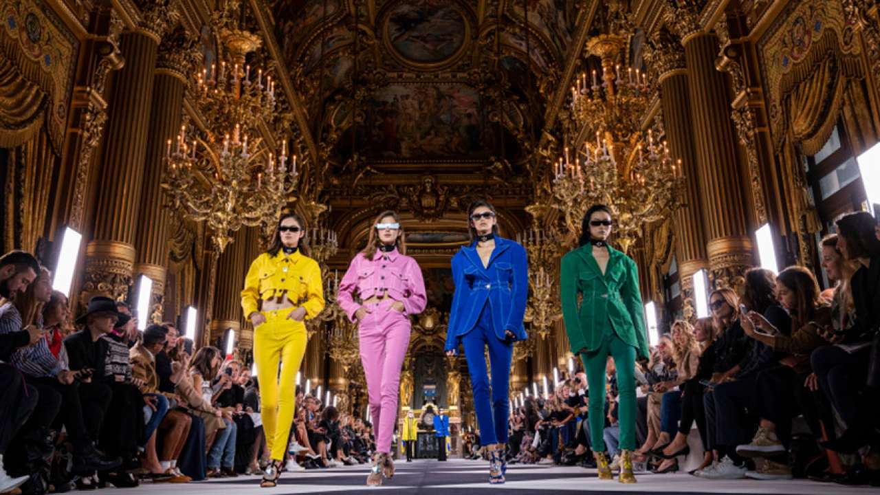Arrives at Louis Vuitton SS23 Fashion Show in Paris : r