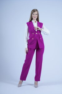 طقم فيست بنفسجي فاتح بقصات جانبية