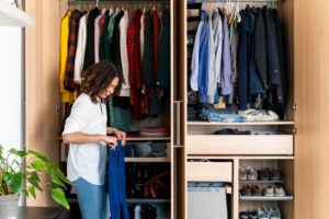  اختيار الملابس ودورها في تعزيز الثقة بالنفس
